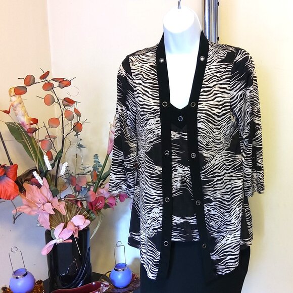 NWOT NueVa Women’s Brown Cream Printed 2 Piece Camisole Blouse Set Size 8 M - Picture 1 of 10